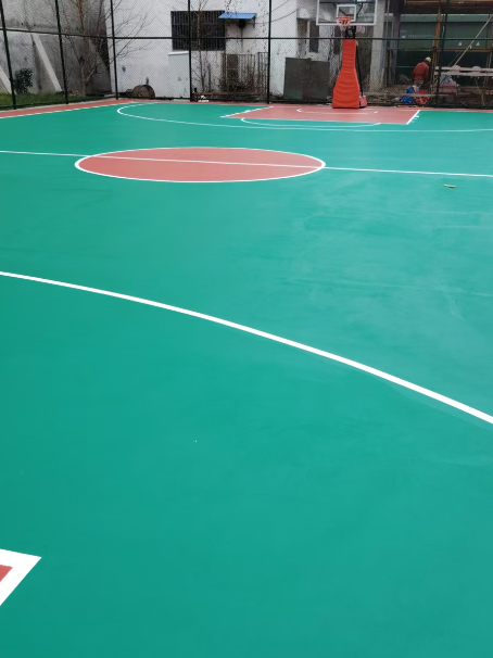 阜城 球场长期使用易出现地面开裂